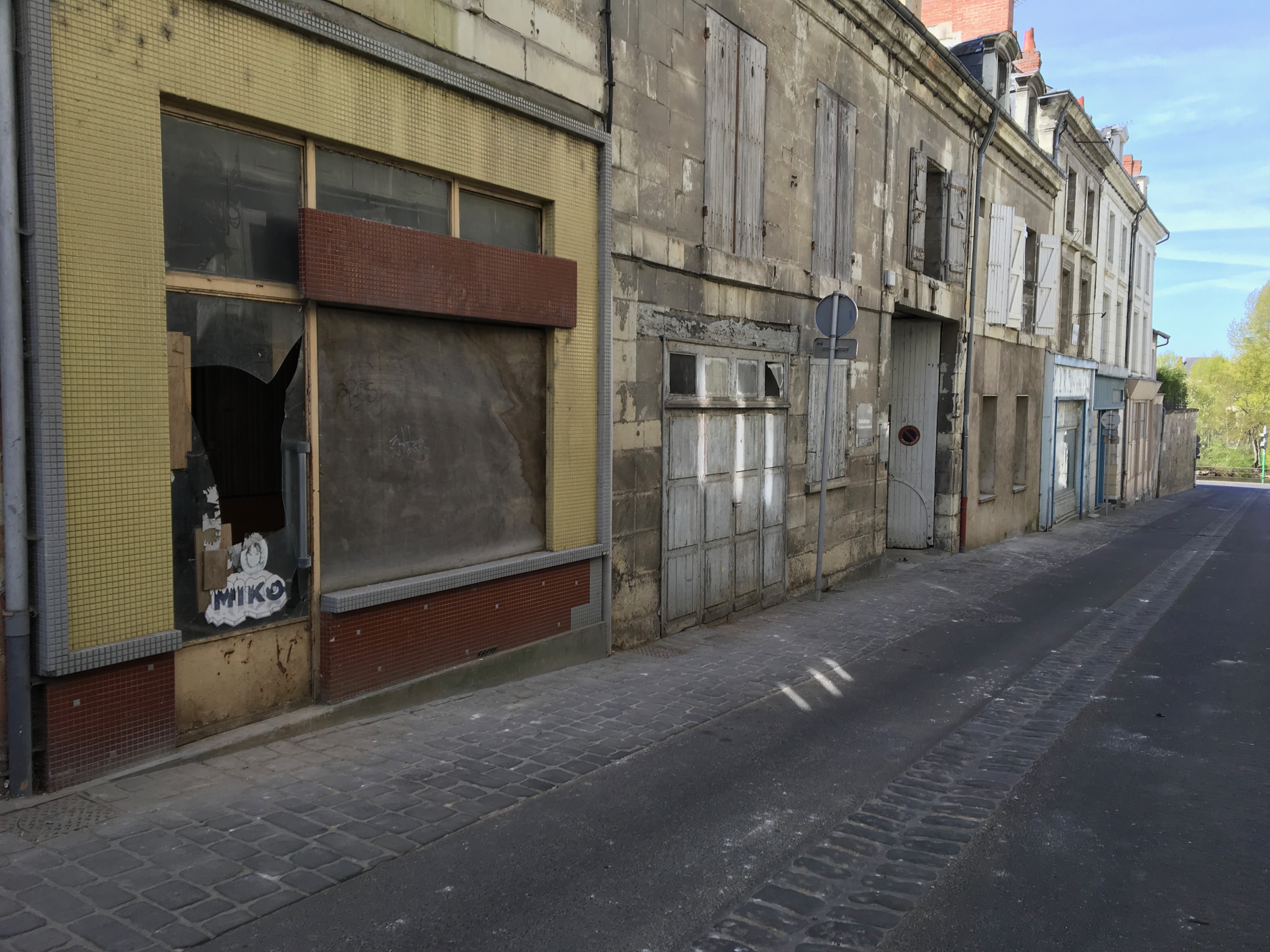 revue-sur-mesure-centres-villes-de-demain-quelles-strategies-pour-le-commerce-et-l-activite_devanture-commerciale-ok.jpg