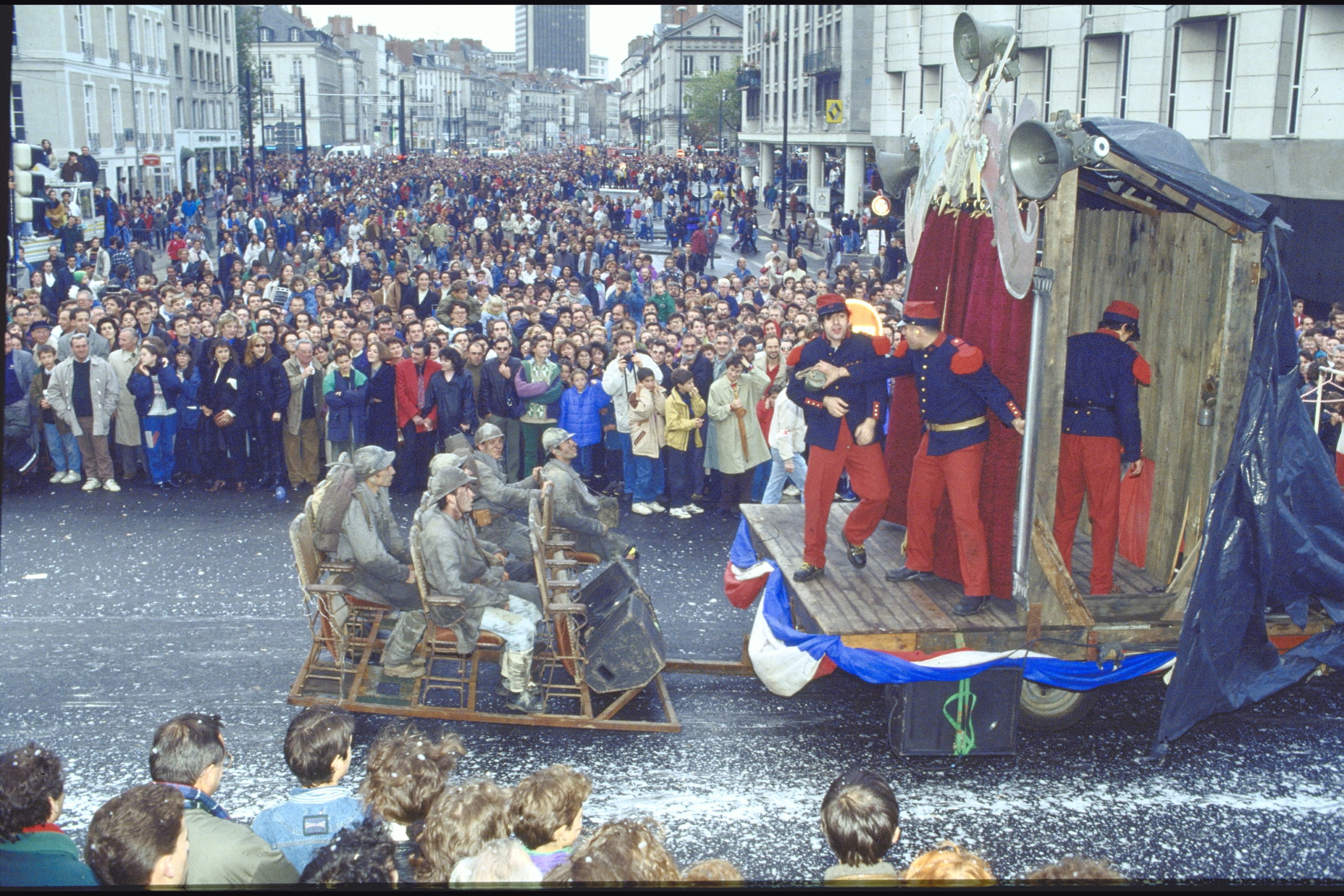 revue-sur-mesure-les-premices-dune-ville-creative_parade_royal-de-luxe.jpg