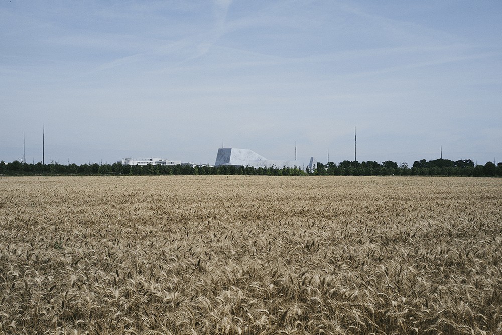 revue-sur-mesure-de-lieusaint-a-savigny-le-temple_1-un-ilot-de-consommaton-au-milieu-des-champs.jpg