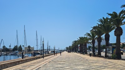 revue-sur-mesure-sur-ma-route-entre-soleil-et-tourisme-en-algarve_couv.jpg