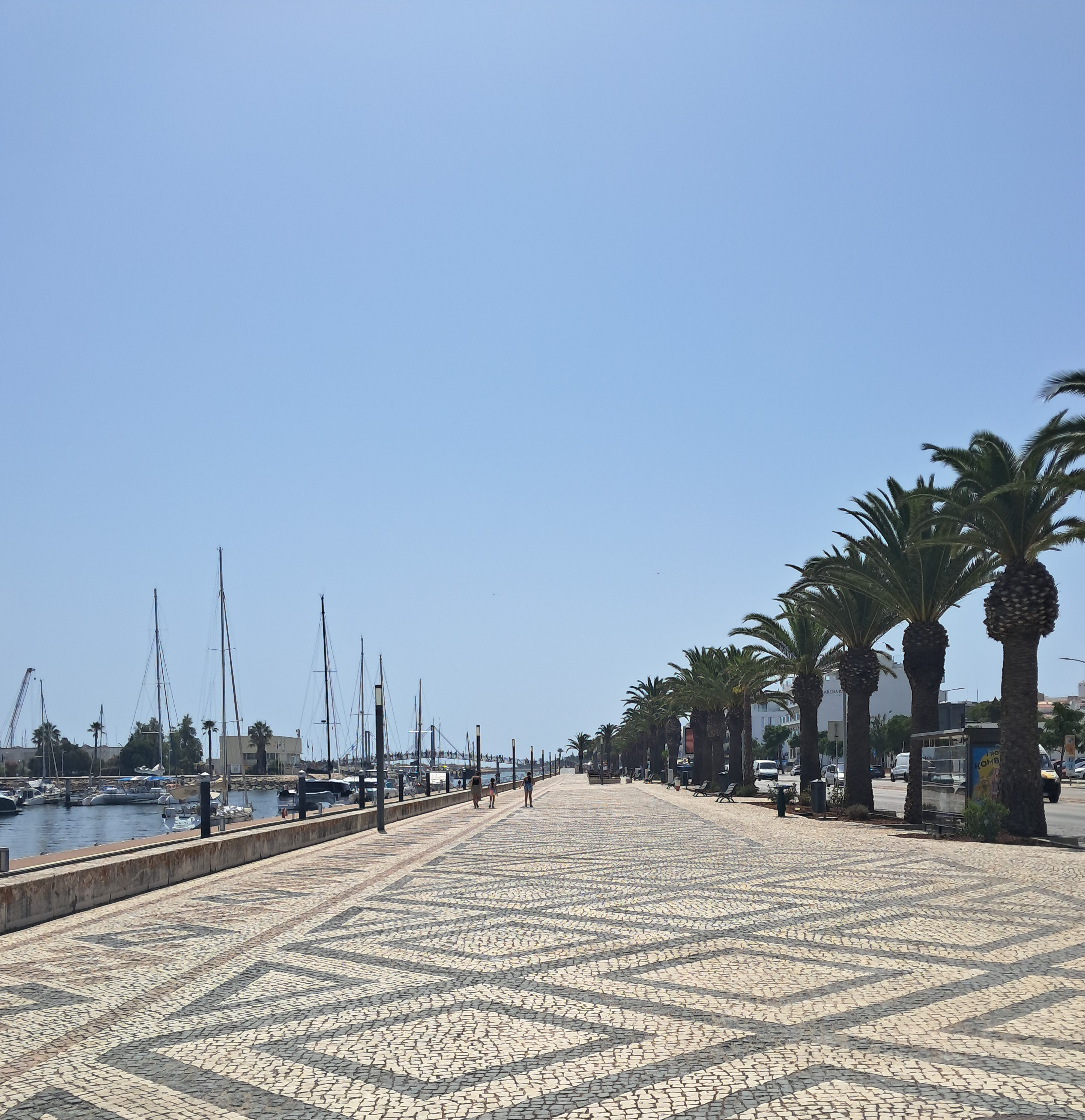 revue-sur-mesure-sur-ma-route-entre-soleil-et-tourisme-en-algarve_2.jpg