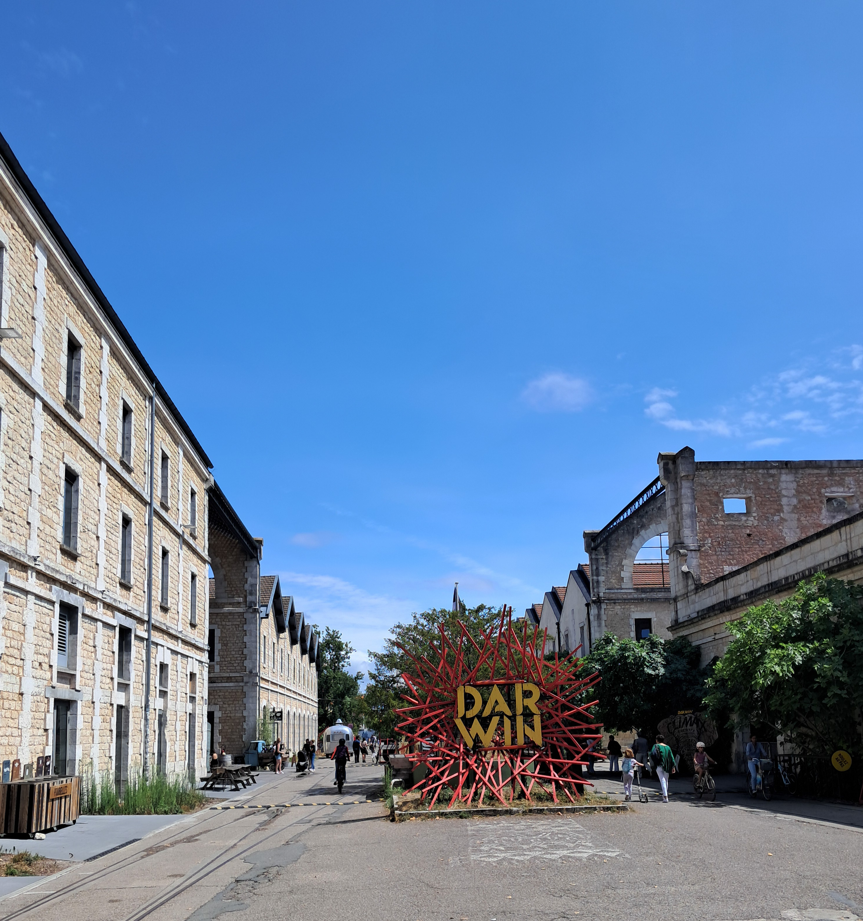 revue-sur-mesure-sur-ma-route-les-friches-a-bordeaux_darwin-pm.jpg