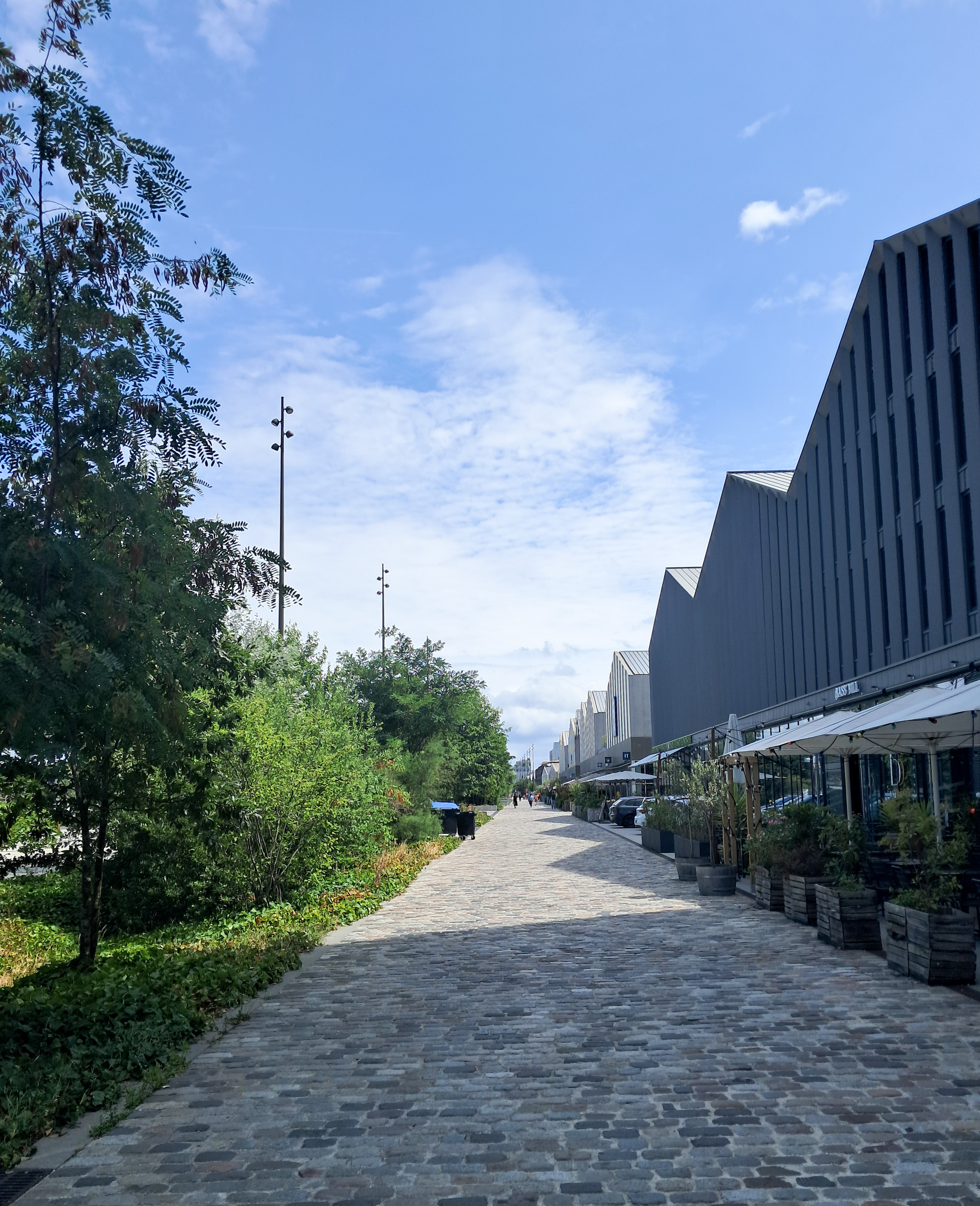 revue-sur-mesure-sur-ma-route-les-friches-a-bordeaux_allee-pm.jpg